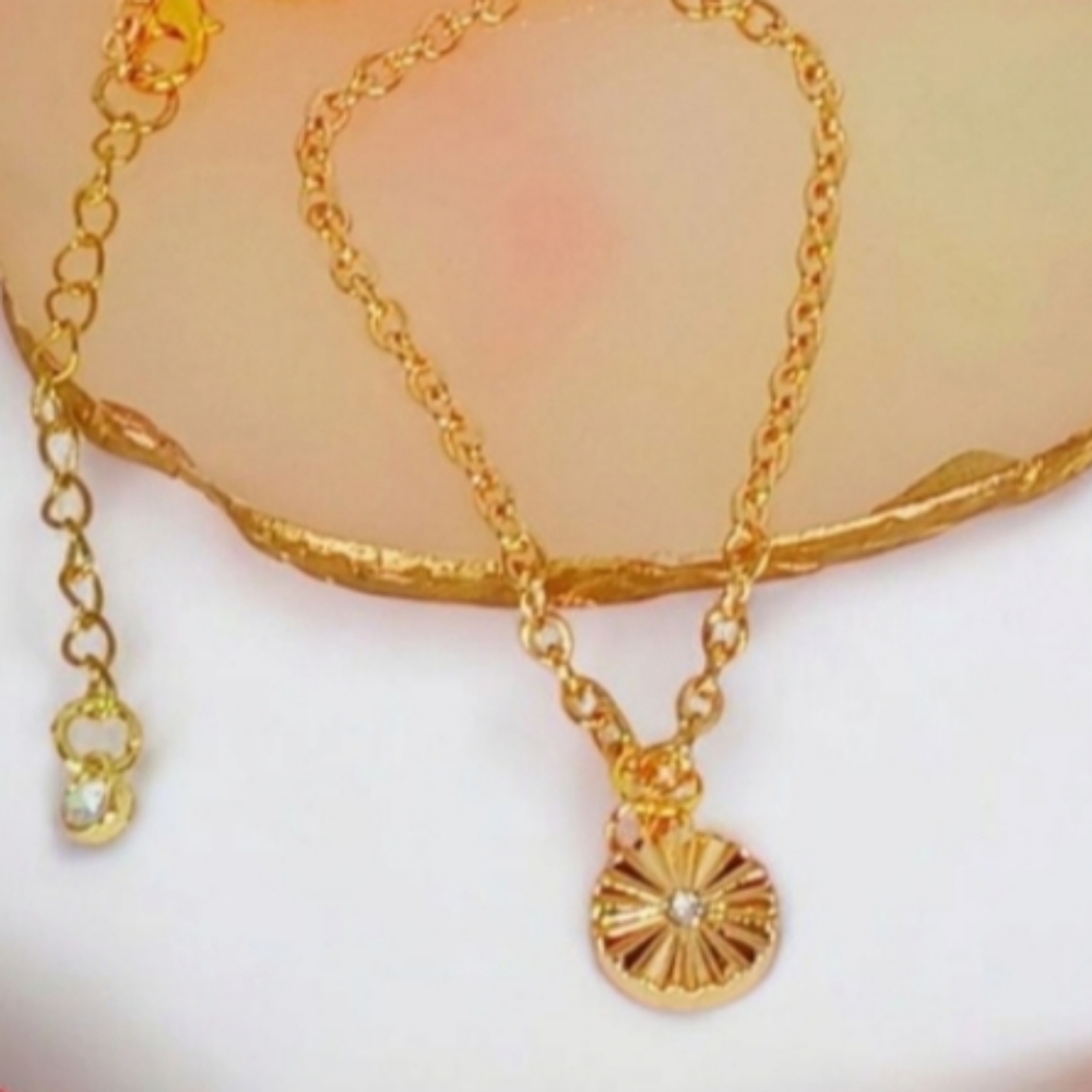 Gold Pendant Necklace Bling Luxe Preppy Coquette Modern Retro Glam 60s It Girl